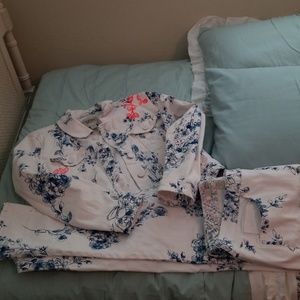 Jacket with ankle pants.